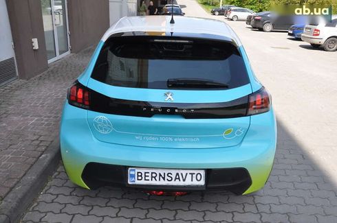 Peugeot e-208 2022 - фото 8