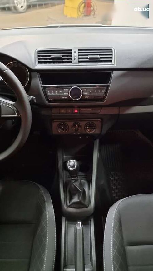 Skoda Fabia 2020 - фото 8