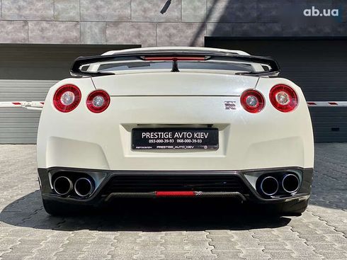 Nissan GT-R 2013 - фото 16