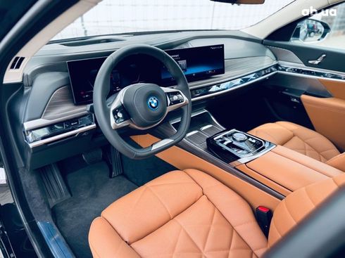 BMW i7 2023 - фото 19
