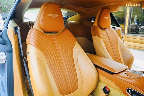 Aston Martin DB11 2017 - фото 27