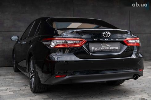 Toyota Camry 2021 - фото 11