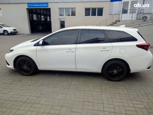 Toyota Auris 2016 белый - фото 9