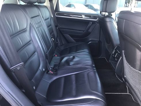 Volkswagen Touareg 2012 черный - фото 9