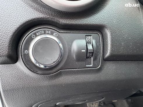 Chevrolet Trax 2016 белый - фото 17