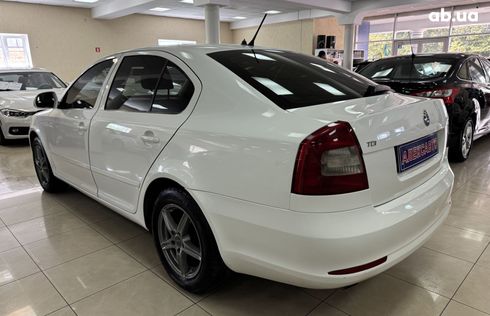 Skoda Octavia 2011 белый - фото 2