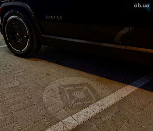 Rivian R1S 2023 - фото 22