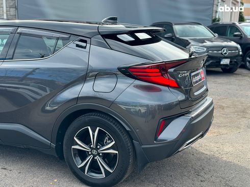 Toyota C-HR 2022 серый - фото 10