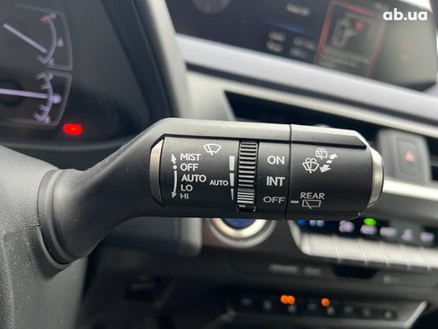 Lexus UX 2019 белый - фото 27