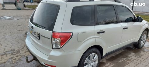 Subaru Forester 2011 белый - фото 11