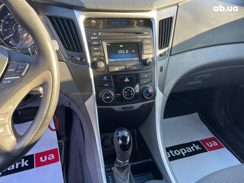 Hyundai Sonata 2014 красный - фото 52