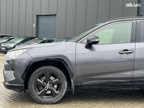 Toyota RAV4 2019 серый - фото 3