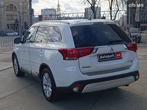 Mitsubishi Outlander 2015 белый - фото 4