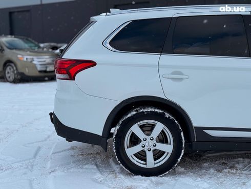 Mitsubishi Outlander 2016 белый - фото 8