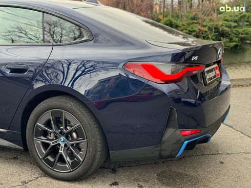 BMW i4 2023 синий - фото 11