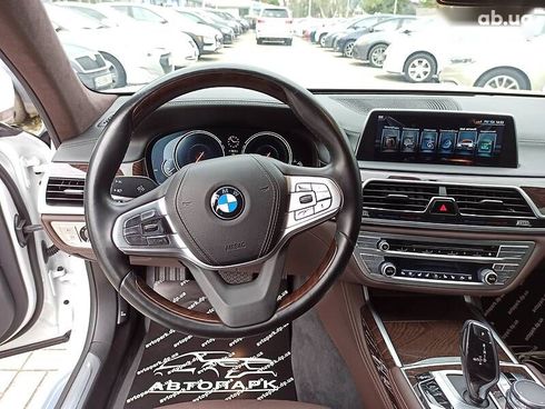 BMW 750 2016 - фото 27