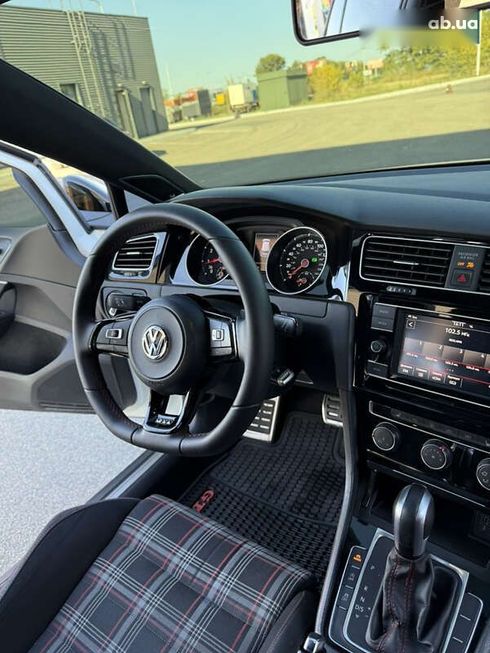 Volkswagen Golf GTI 2020 - фото 21