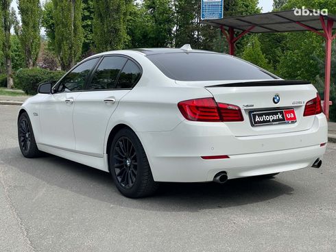 BMW 5 серия 2012 белый - фото 9