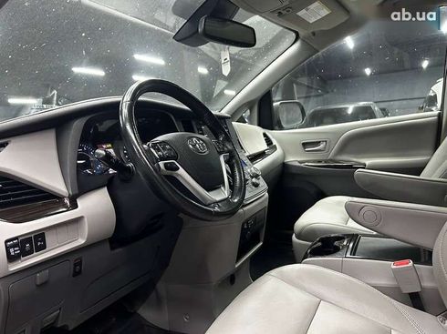 Toyota Sienna 2018 - фото 10
