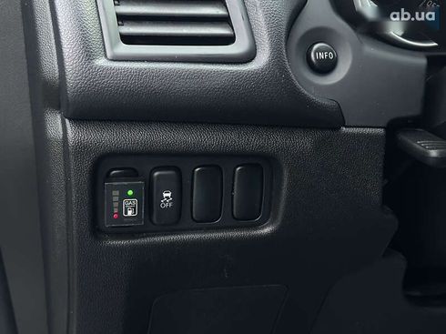 Mitsubishi Outlander 2015 - фото 27