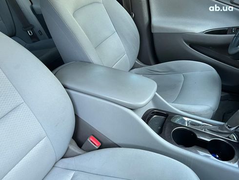 Chevrolet Malibu 2017 белый - фото 36