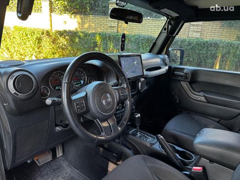 Jeep Wrangler 2016 серый - фото 13