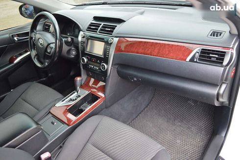 Toyota Camry 2011 - фото 16