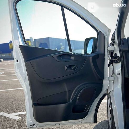 Renault Trafic 2019 - фото 19