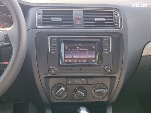 Volkswagen Jetta 2017 серый - фото 17