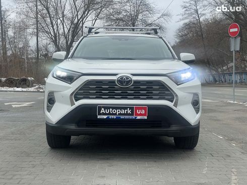 Toyota RAV4 2019 белый - фото 2