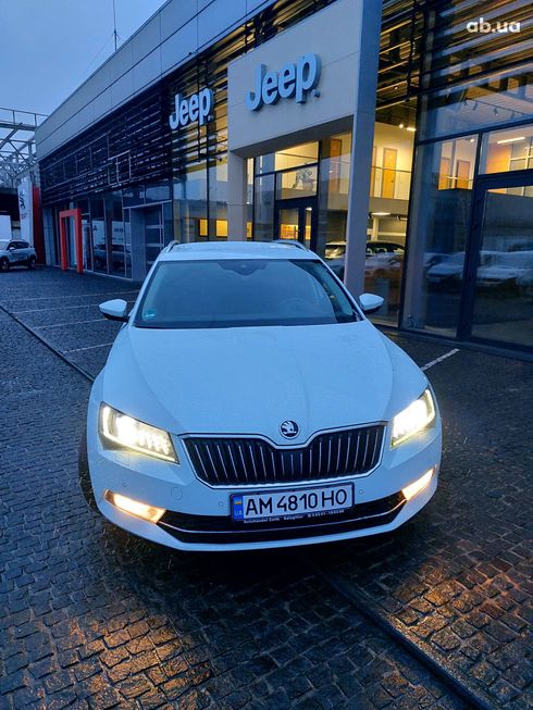 Skoda Superb 2016 белый - фото 13