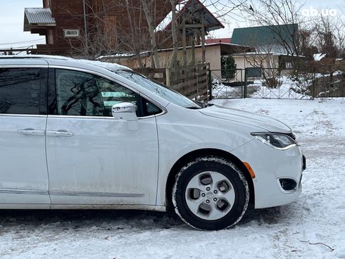 Chrysler Pacifica 2017 белый - фото 6