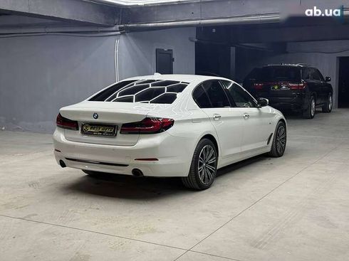 BMW 5 серия 2017 - фото 6