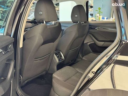 Skoda Octavia 2021 - фото 30