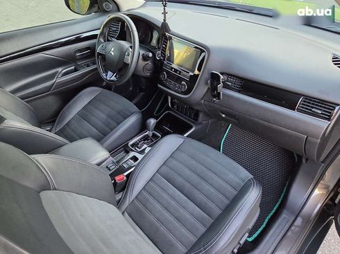 Mitsubishi Outlander 2018 - фото 20