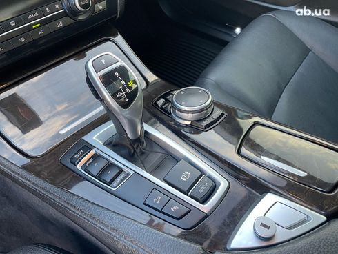 BMW 5 серия 2015 серый - фото 30