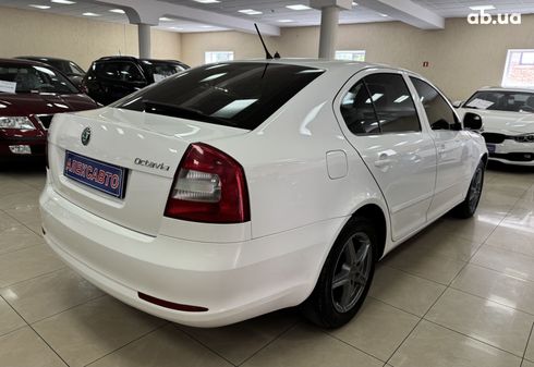 Skoda Octavia 2011 белый - фото 5