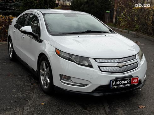 Chevrolet Volt 2012 белый - фото 6