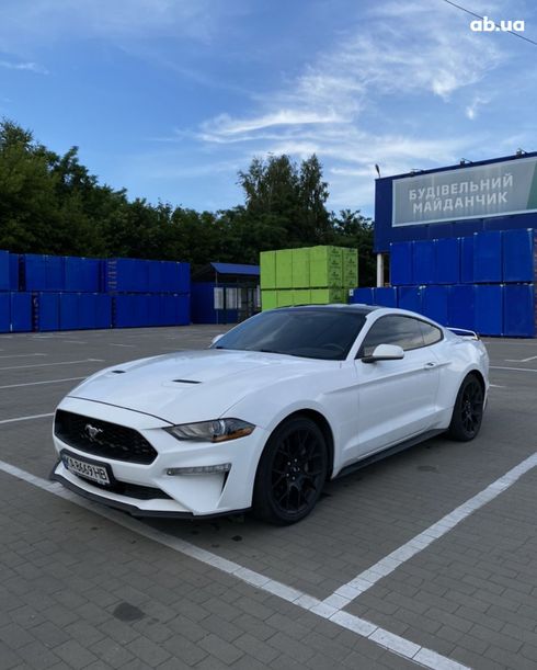 Ford Mustang 2017 белый - фото 2