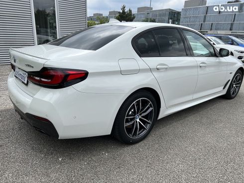 BMW 5 серия 2022 - фото 24