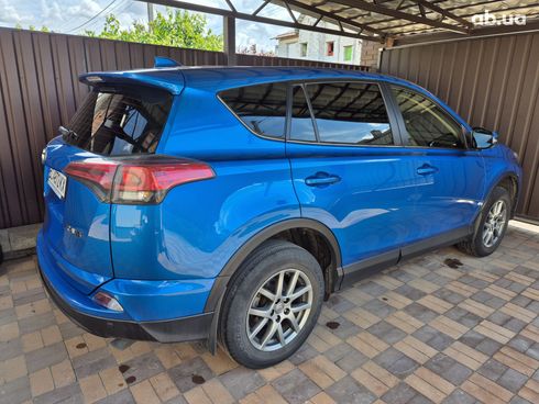 Toyota RAV4 2016 голубой - фото 17