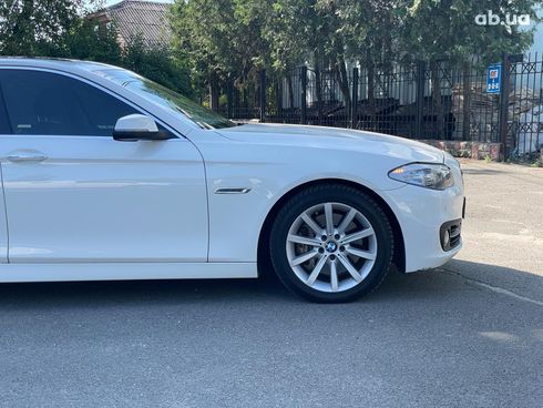 BMW 5 серия 2015 белый - фото 5