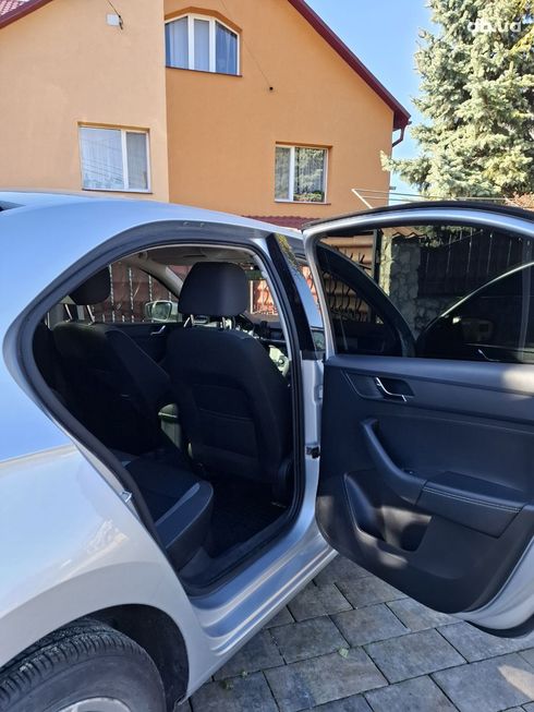 Skoda Rapid 2017 серый - фото 11