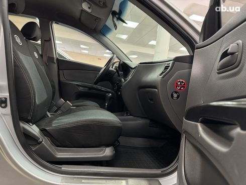Kia Rio 2010 серебристый - фото 6