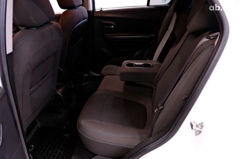 Chevrolet Trax 2016 белый - фото 8