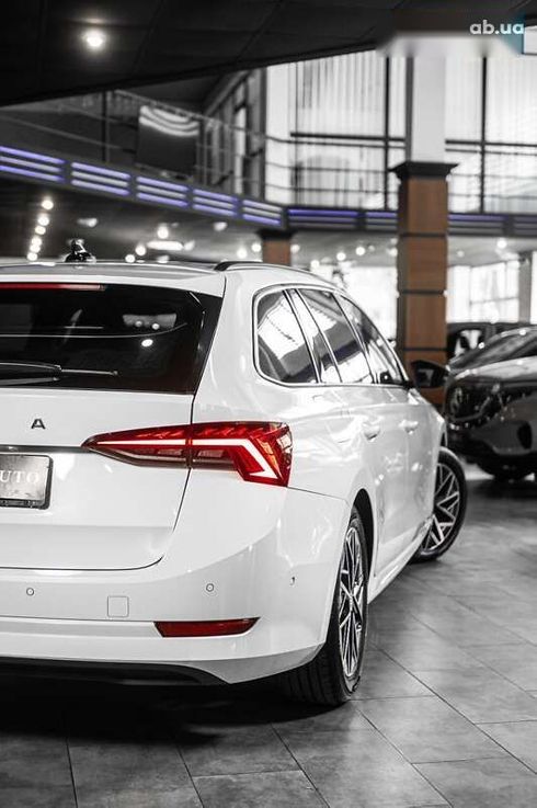 Skoda Octavia 2021 - фото 9
