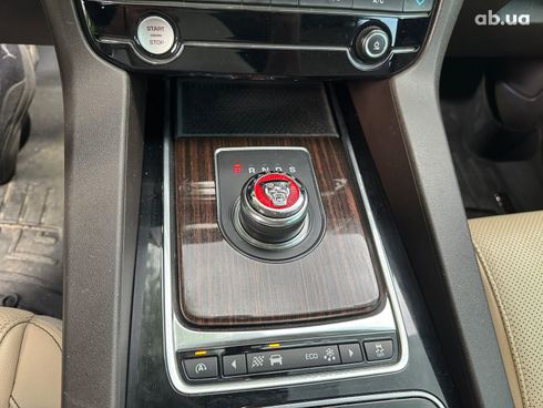 Jaguar F-Pace 2016 красный - фото 16
