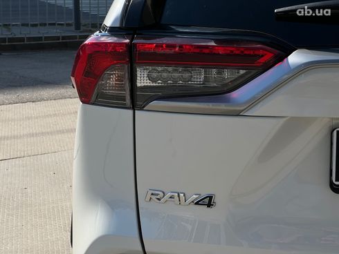 Toyota RAV4 2021 белый - фото 22
