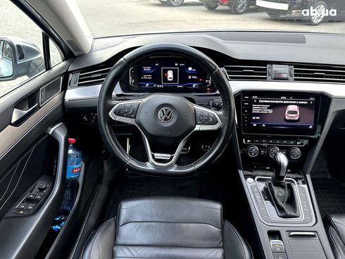 Volkswagen passat alltrack 2019 серый - фото 30