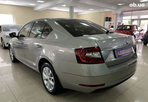 Skoda Octavia 2017 бежевый - фото 13